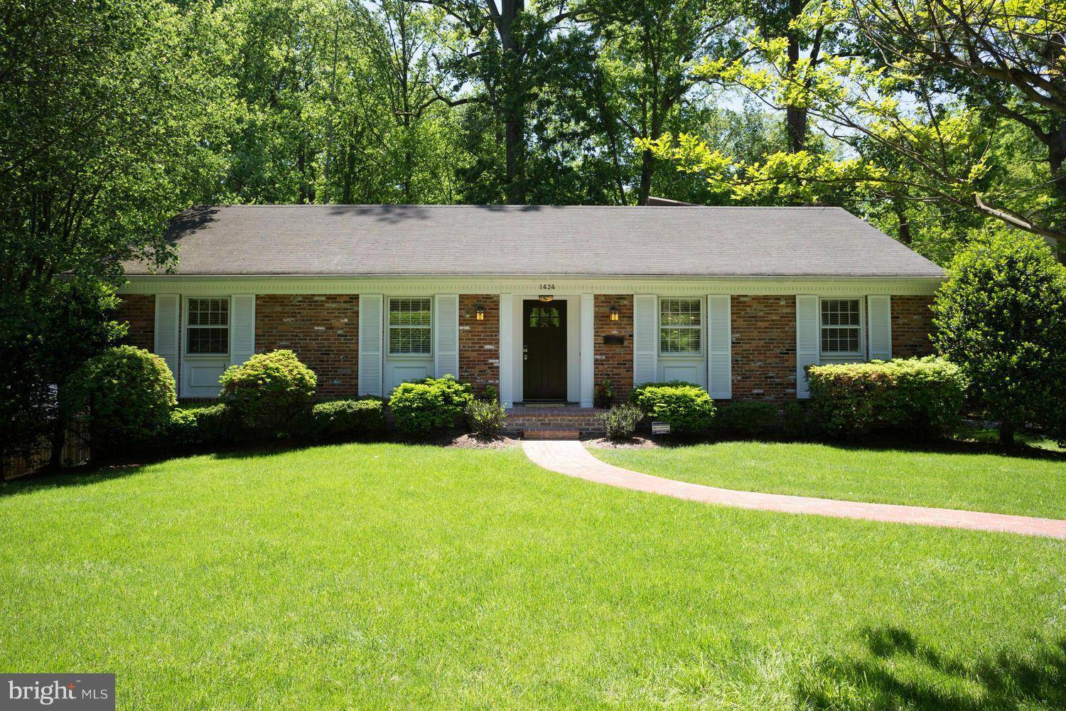 Mclean, VA 22101,1424 WAGGAMAN CIR