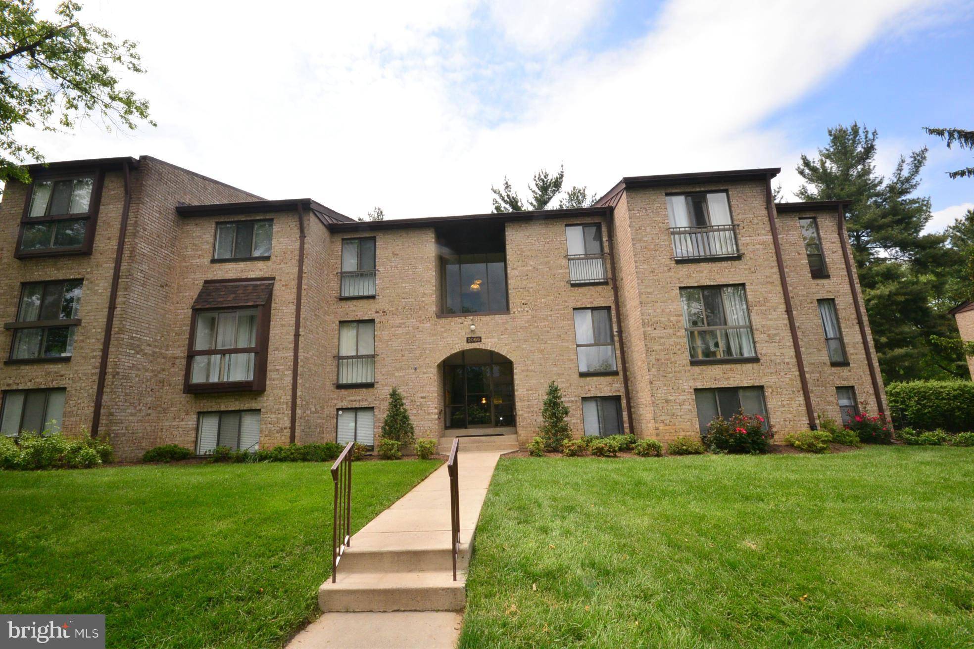 Reston, VA 20191,2066 ROYAL FERN CT #1B