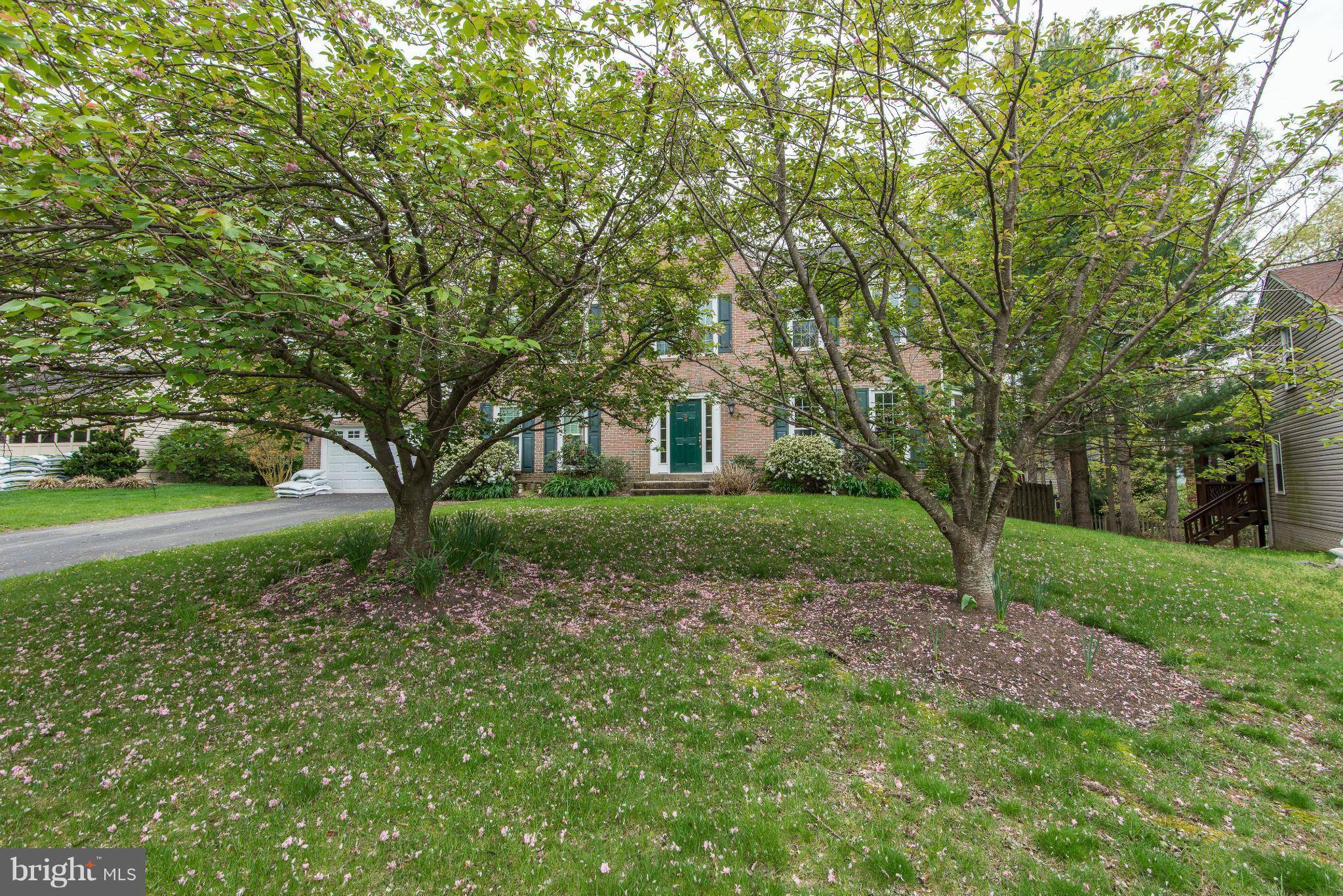 Clifton, VA 20124,13609 BLUESTONE CT