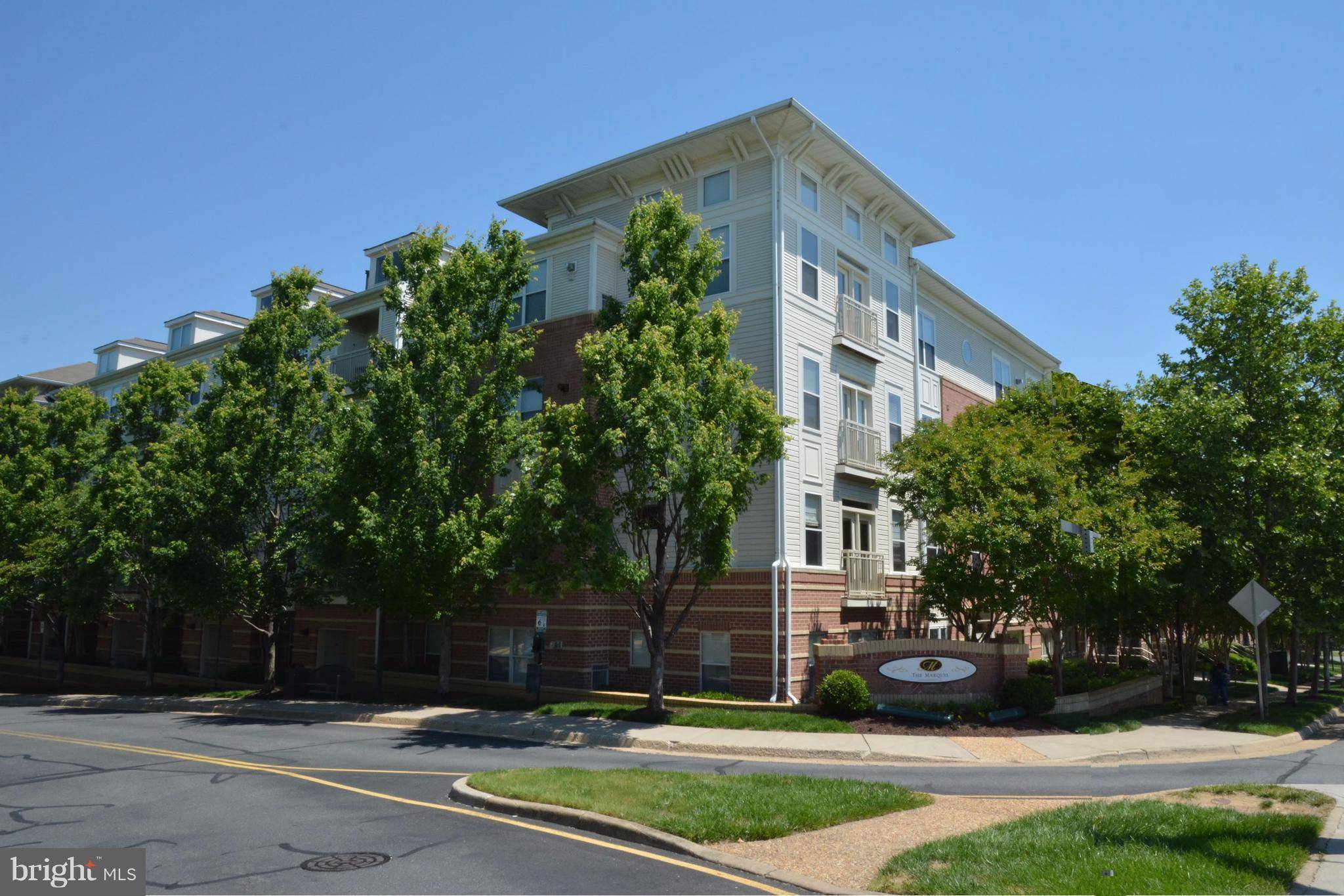 Vienna, VA 22181,2791 CENTERBORO DR #374