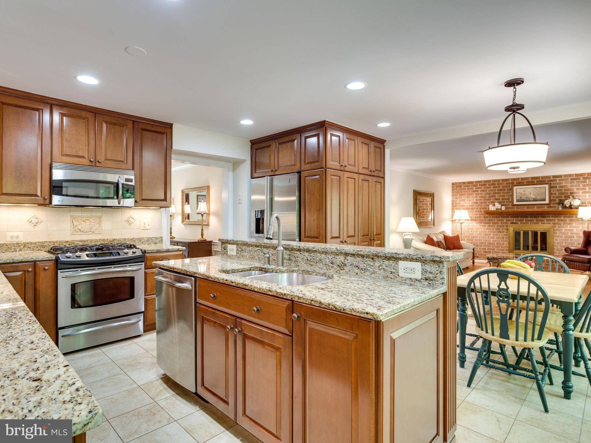 Oakton, VA 22124,3272 DUTCH MILL CT