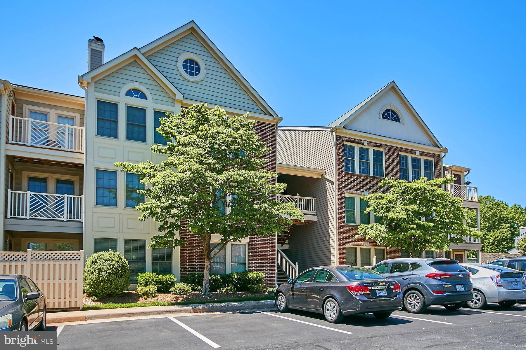 Fairfax, VA 22033,3800 RIDGE KNOLL CT #311B