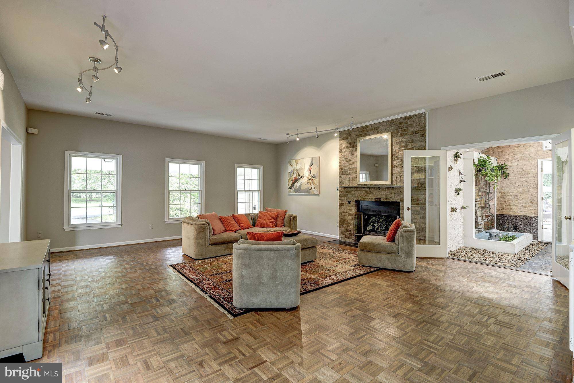 Mclean, VA 22101,6349 LINWAY TER