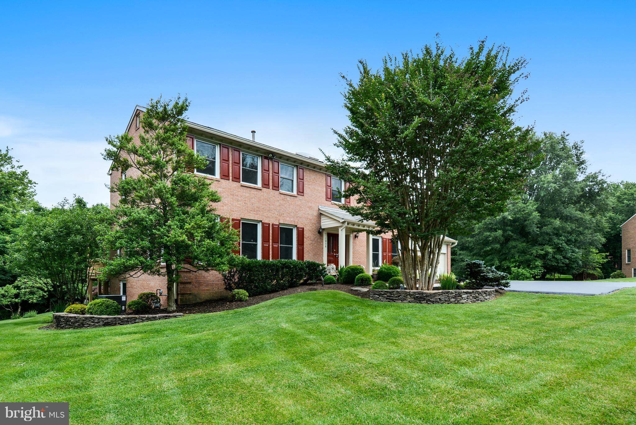 Mclean, VA 22102,1038 NORTHWOODS TRL