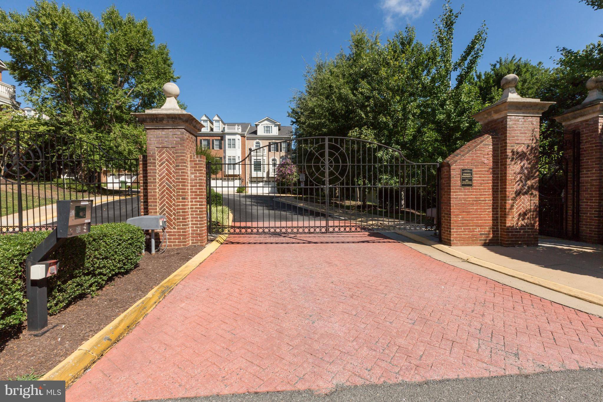 Mclean, VA 22102,7718 SPOLETO LN #52