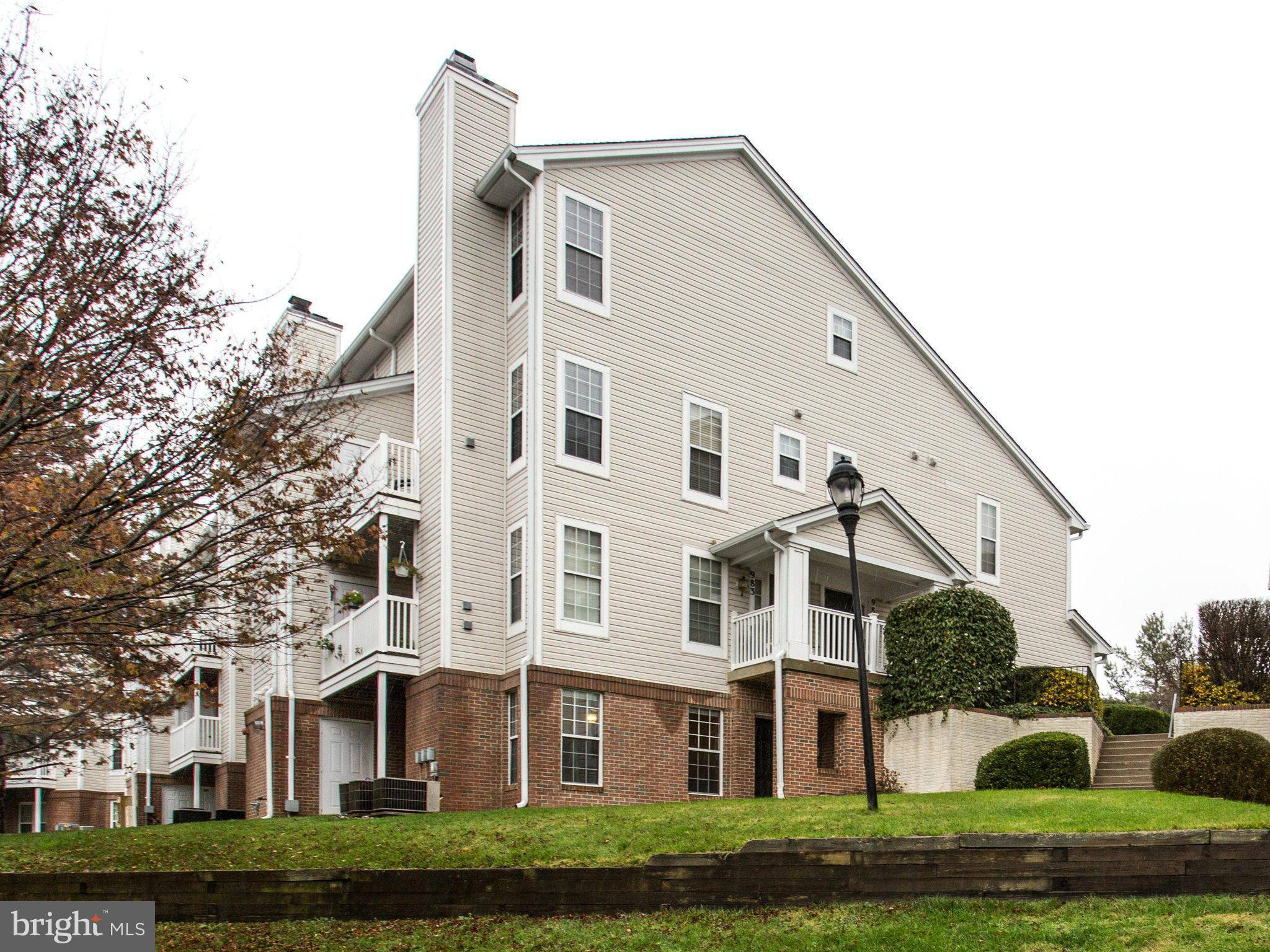 Gaithersburg, MD 20878,981 HILLSIDE LAKE TER #901