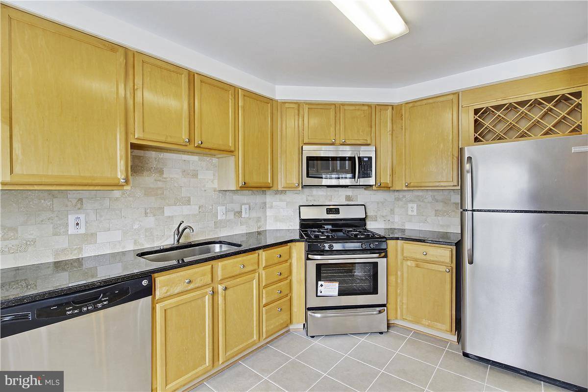 Montgomery Village, MD 20886,9801 FEATHERTREE TER #204