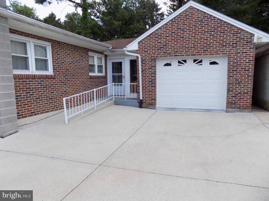 Ephrata, PA 17522,203 HEMLOCK RD