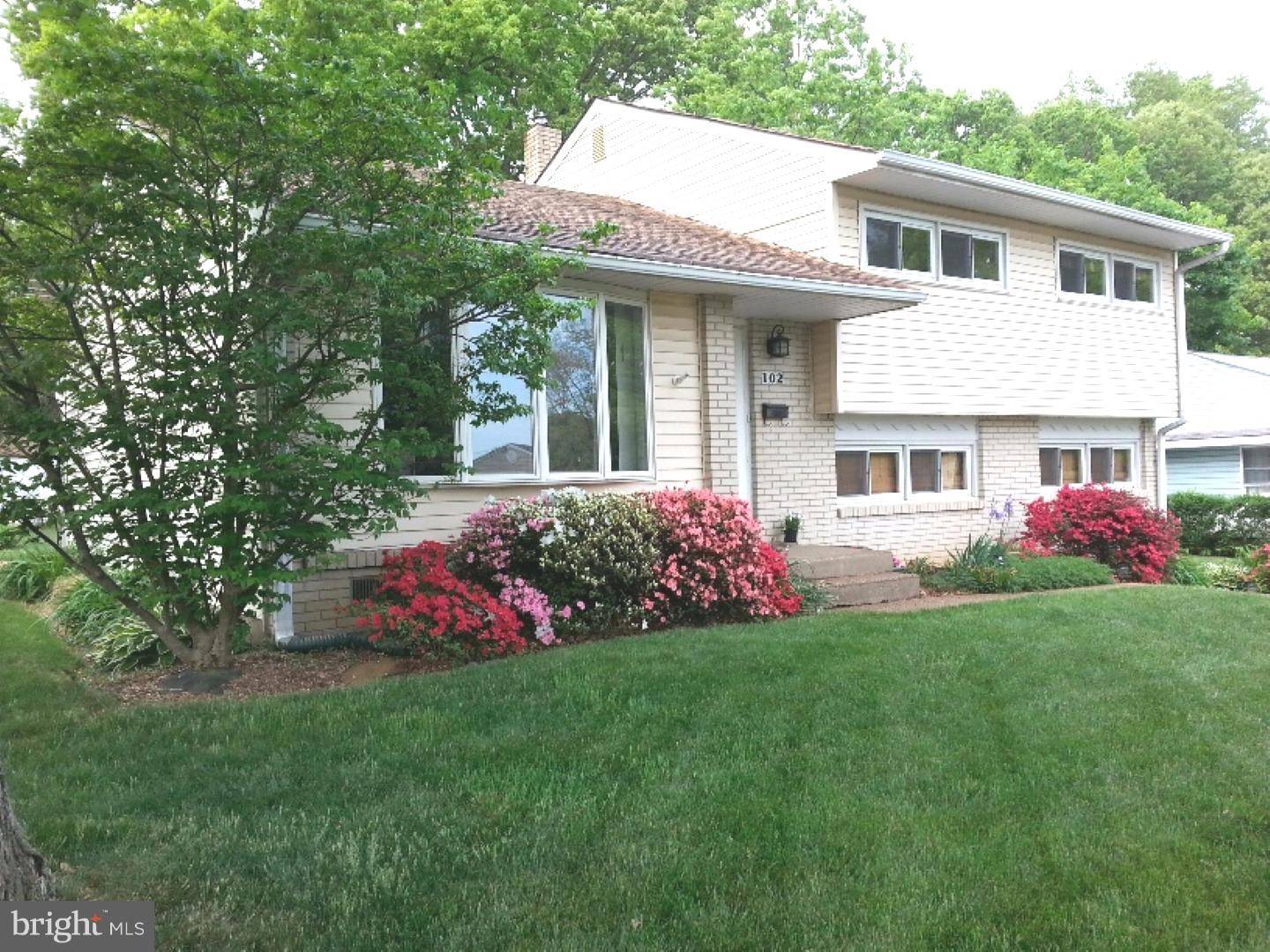 Morrisville, PA 19067,102 HEDGEROW DR