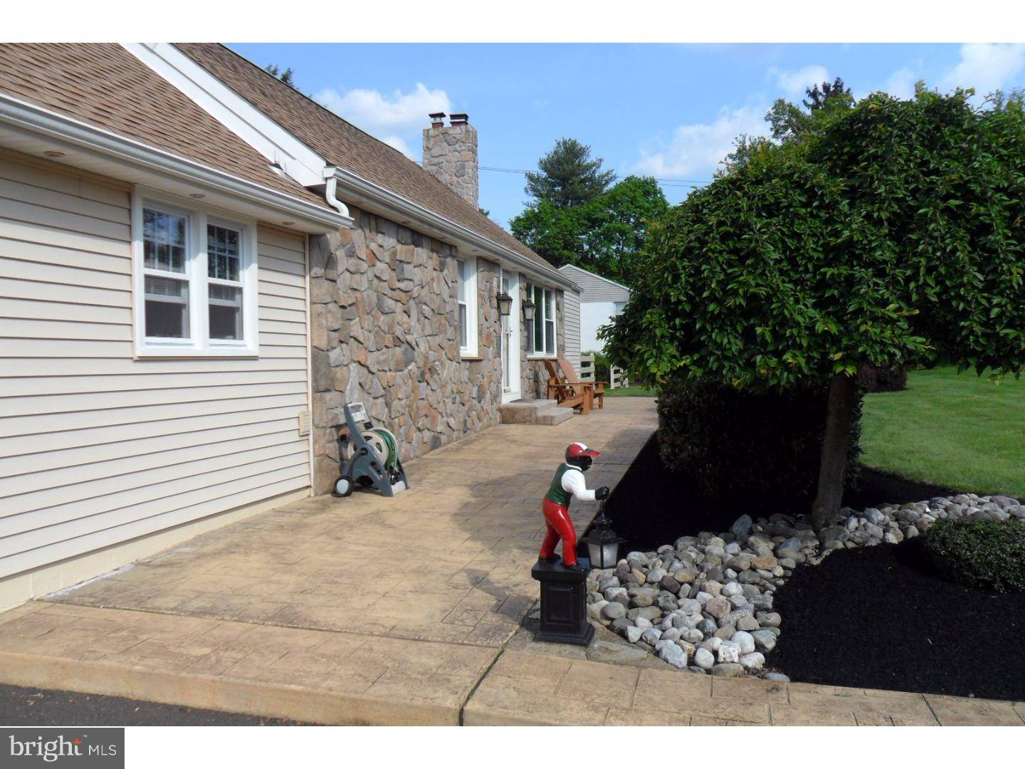 Southampton, PA 18966,995 HILLSIDE DR