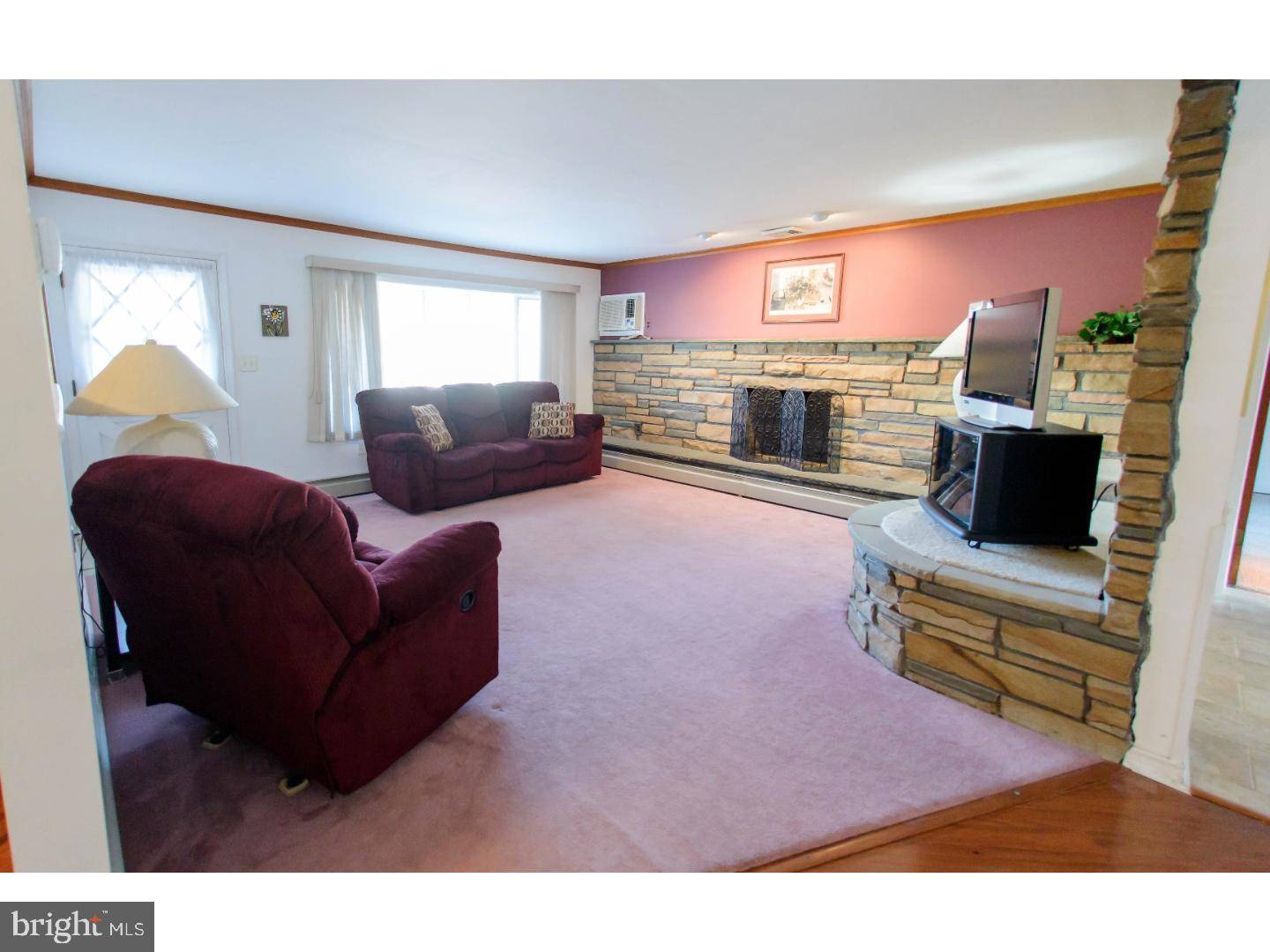 Levittown, PA 19055,43 RING LN