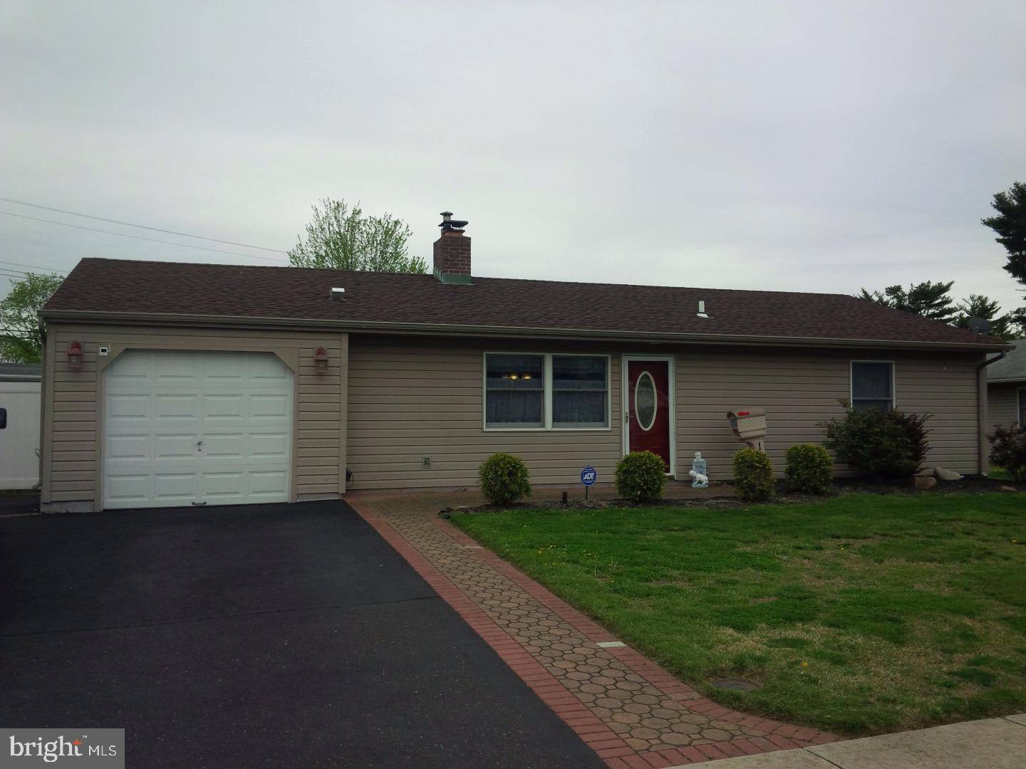 Levittown, PA 19054,16 POPLAR LN