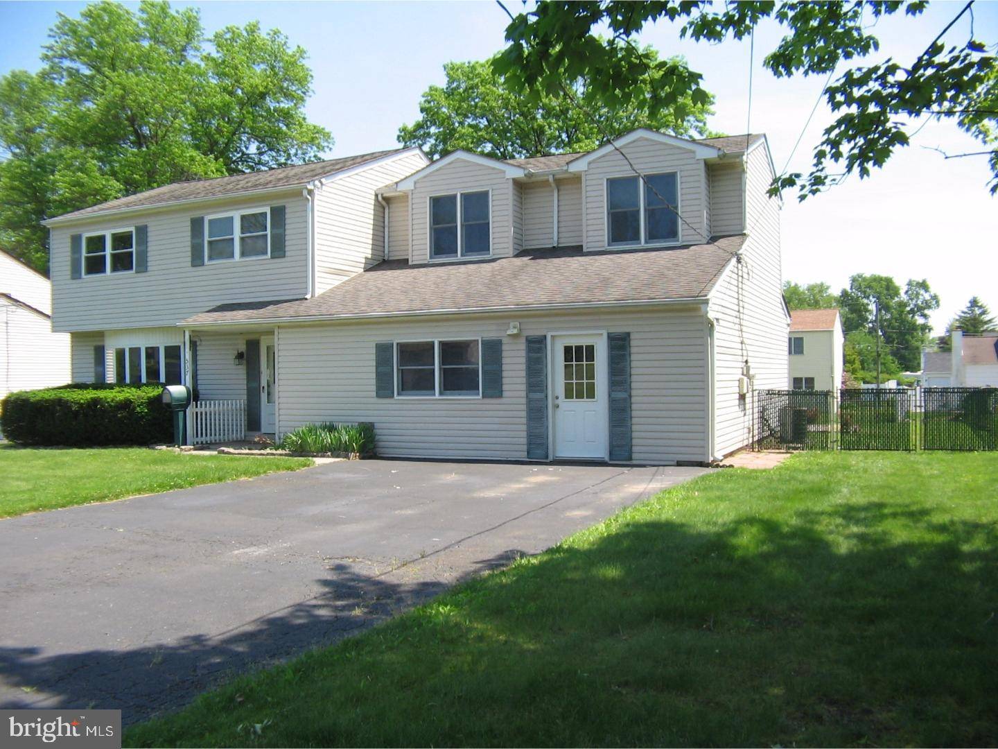 Warminster, PA 18974,537 BROOK LN