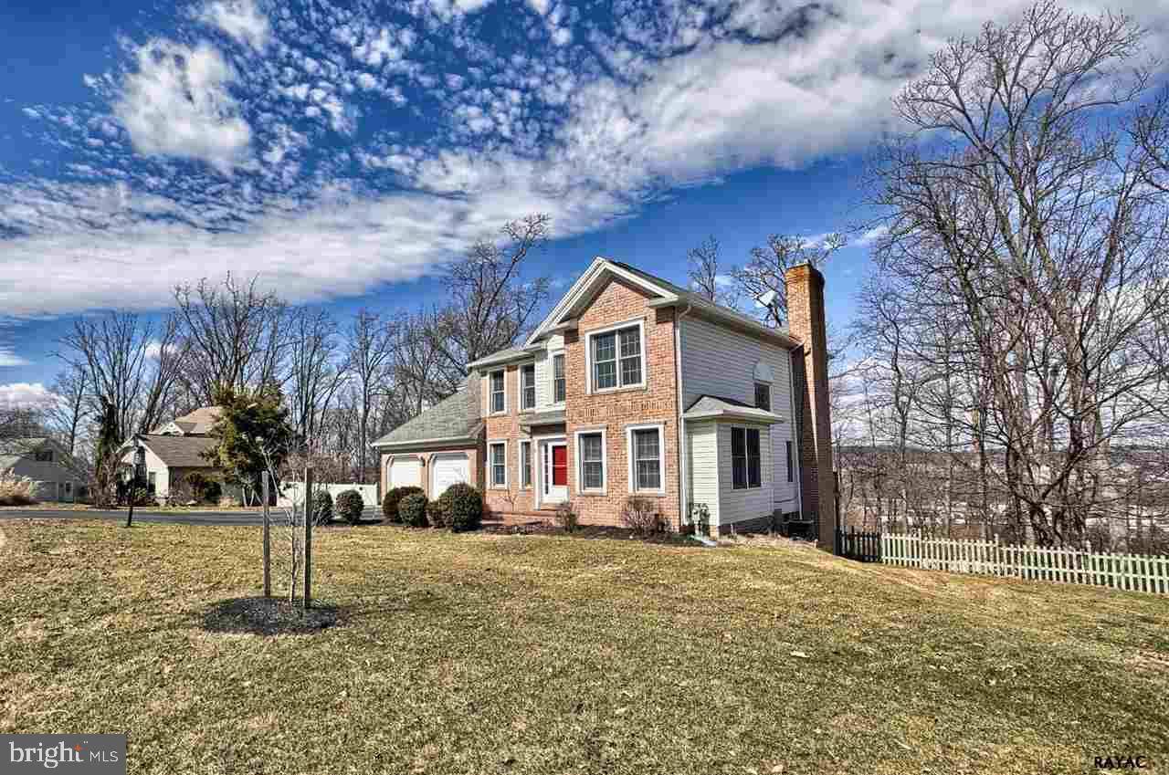 York, PA 17406,631 DENNY LN