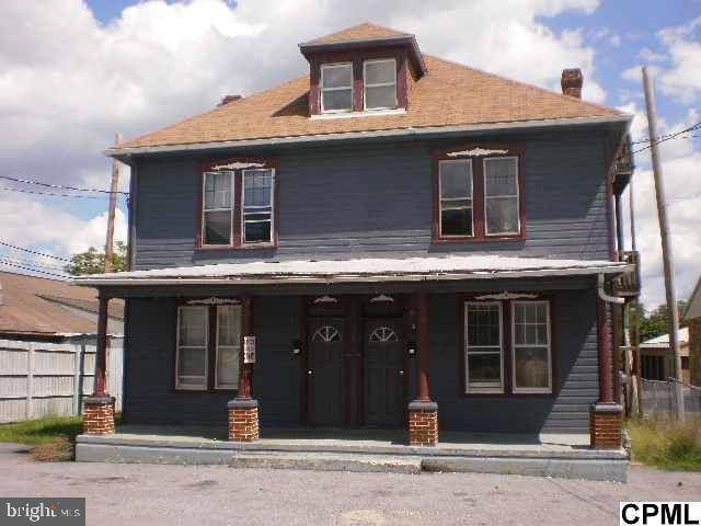 Shippensburg, PA 17257,205-207 N QUEEN ST