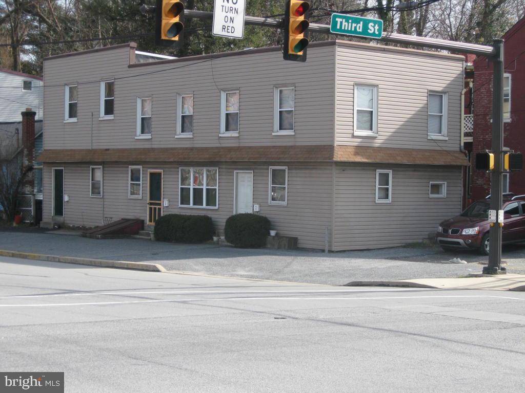 Columbia, PA 17512,300 LINDEN ST