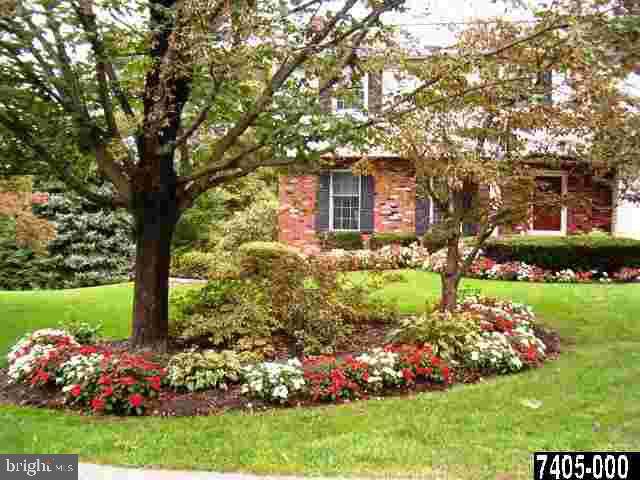 Jacobus, PA 17407,6483 OAKWOOD CT