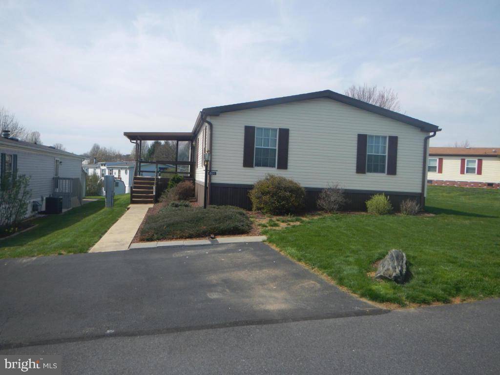 Lancaster, PA 17603,207 FAWN MEADOW XING