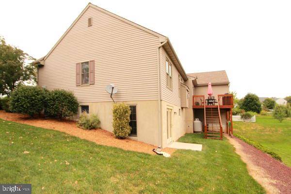 Lititz, PA 17543,8 MEADOWBROOK LN