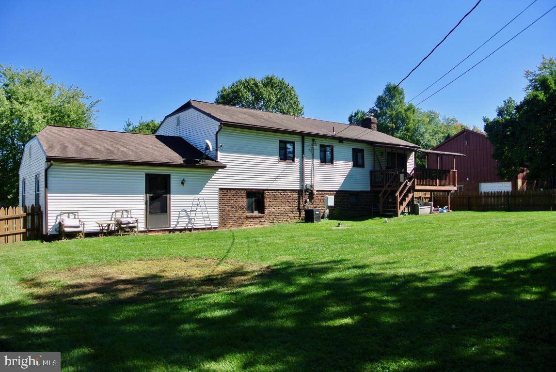 Leola, PA 17540,90 MEADOW VIEW DR