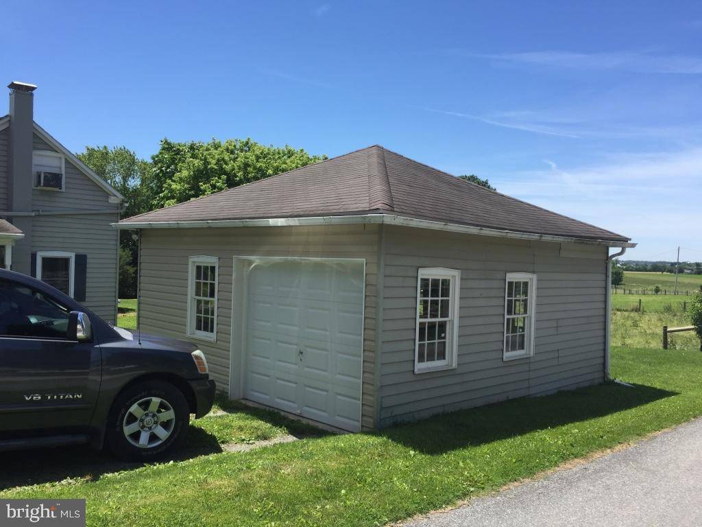 Leola, PA 17540,210 CEDAR DR