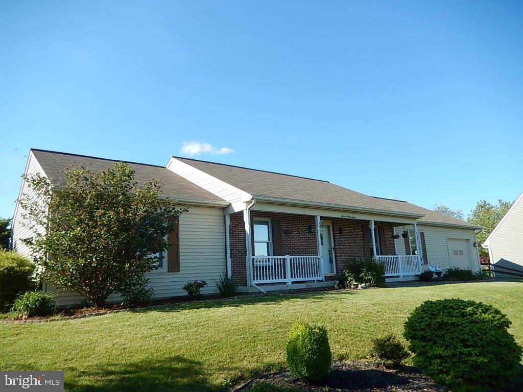 New Holland, PA 17557,327 DOGWOOD LN