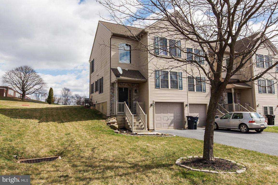 Leola, PA 17540,35 CHICKADEE CIR