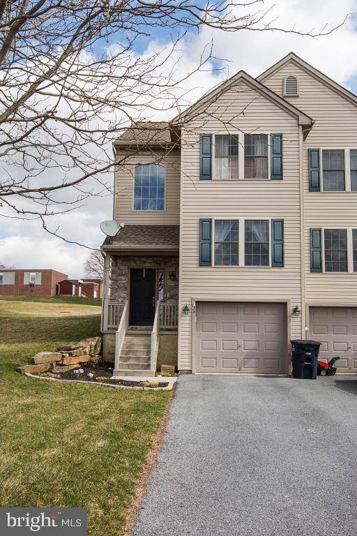 Leola, PA 17540,35 CHICKADEE CIR