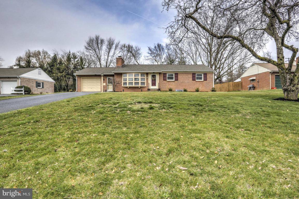 Leola, PA 17540,296 SUN VALLEY DR