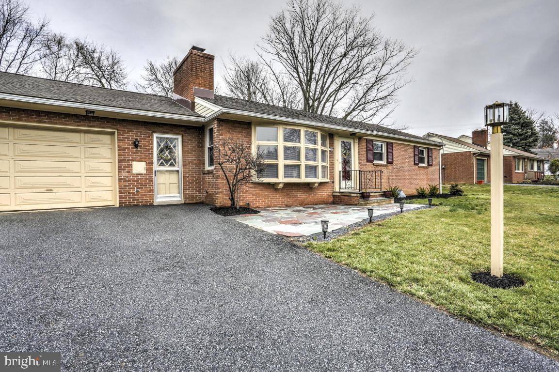 Leola, PA 17540,296 SUN VALLEY DR