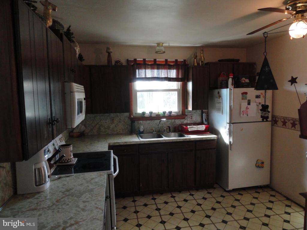 Manheim, PA 17545,966 HOLLY TREE RD