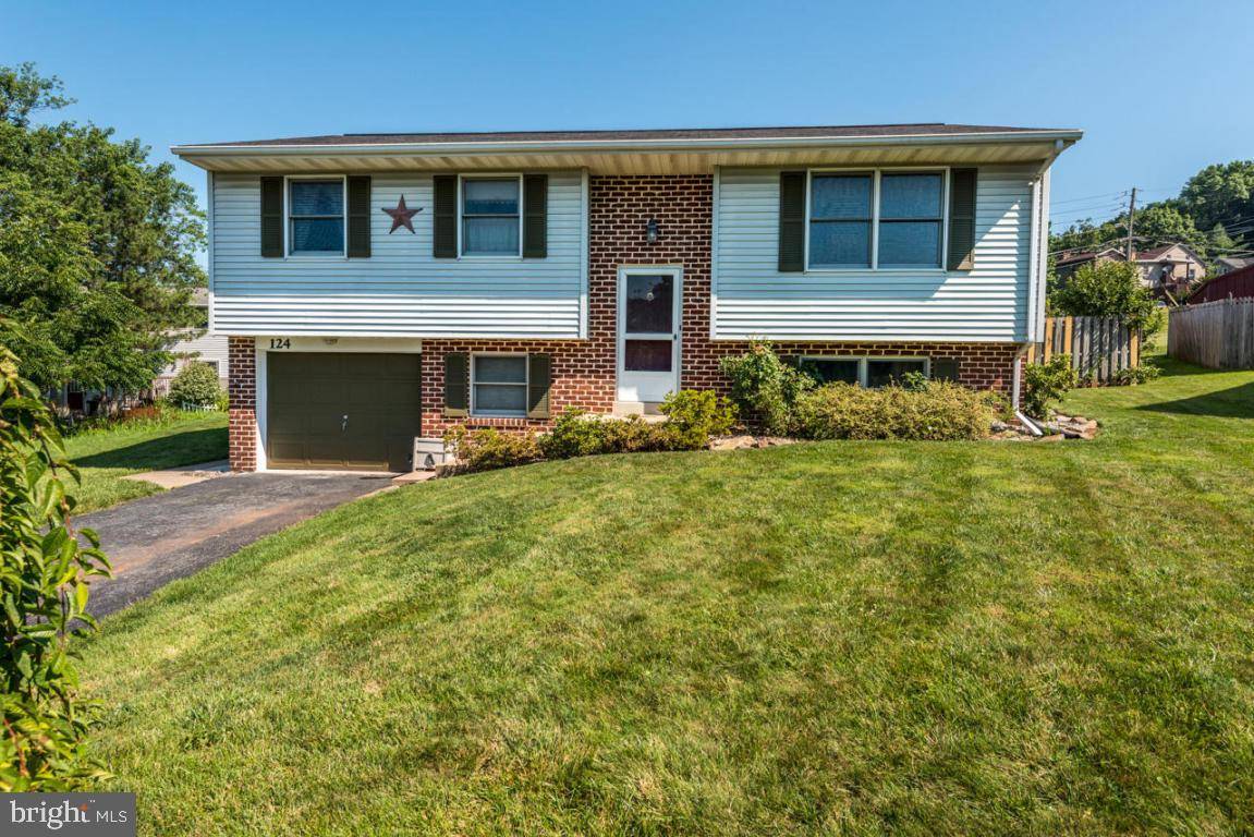 Ephrata, PA 17522,124 SHERRY CT