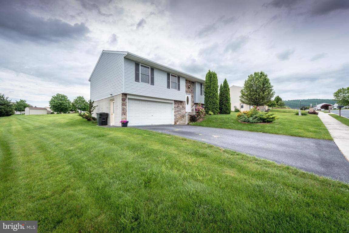 Newmanstown, PA 17073,13 COTTAGE LN