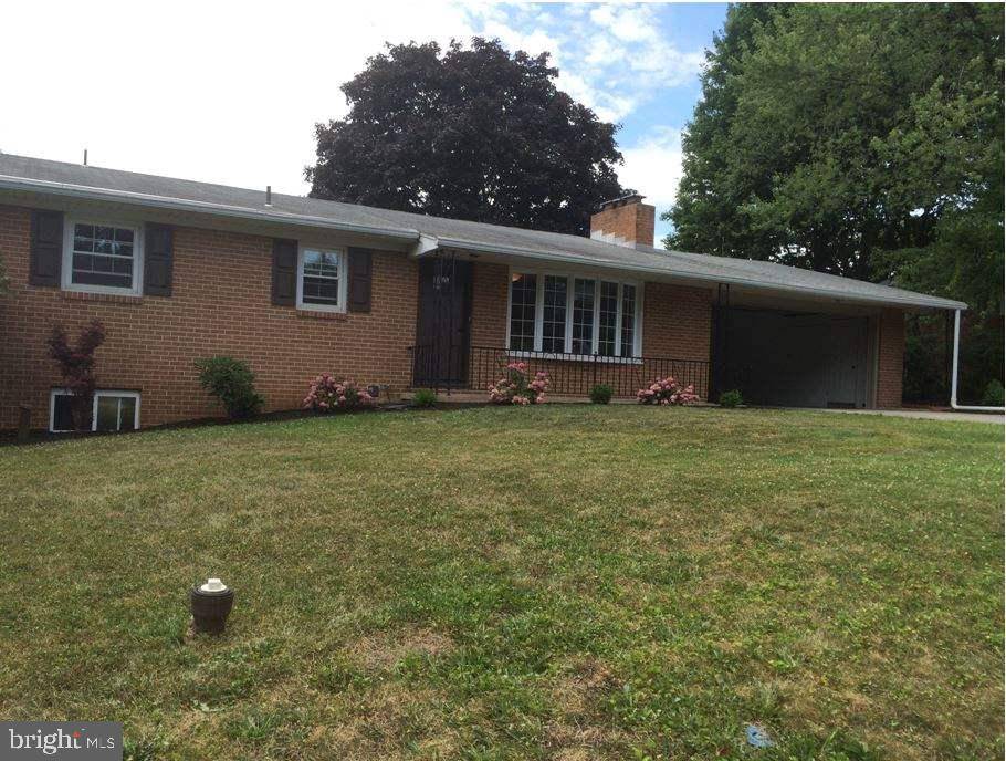 York, PA 17402,810 HENRY LN