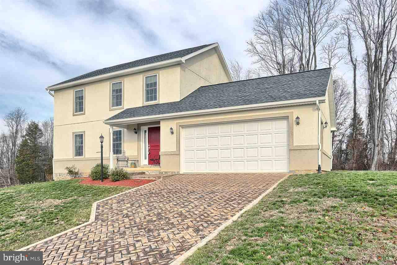 Mt Holly Springs, PA 17065,211 WHITE OAK CIR