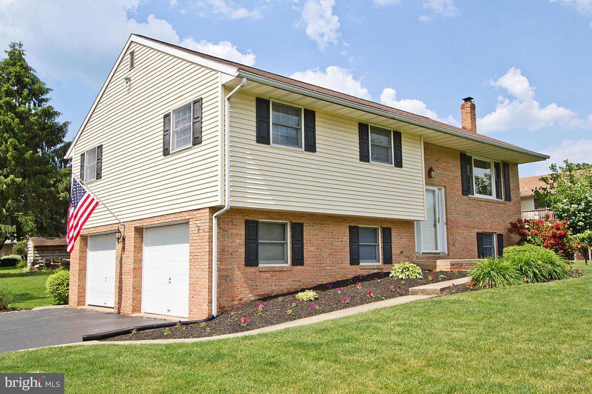 Lititz, PA 17543,812 SCOTT LN