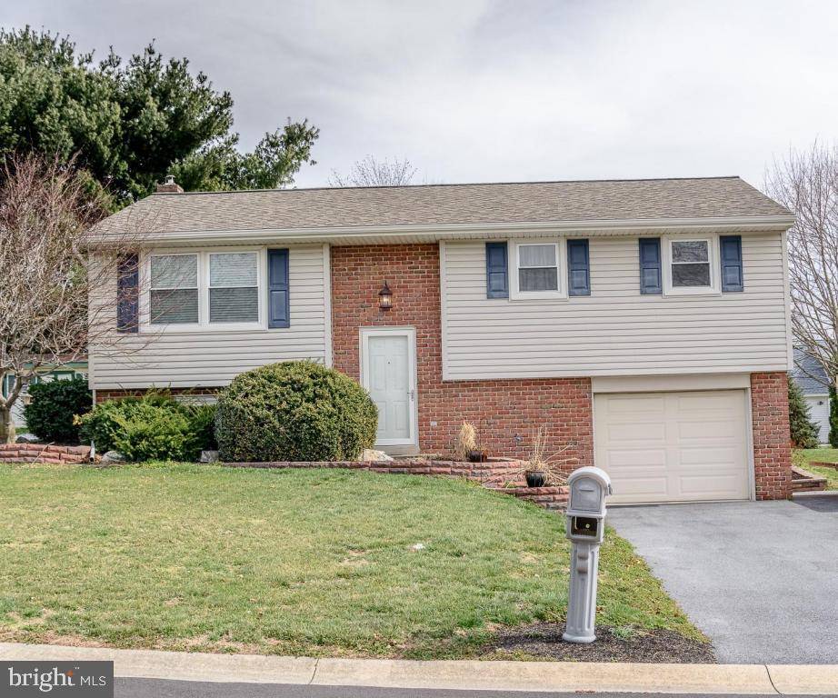 Lancaster, PA 17601,329 BARBERRY DR