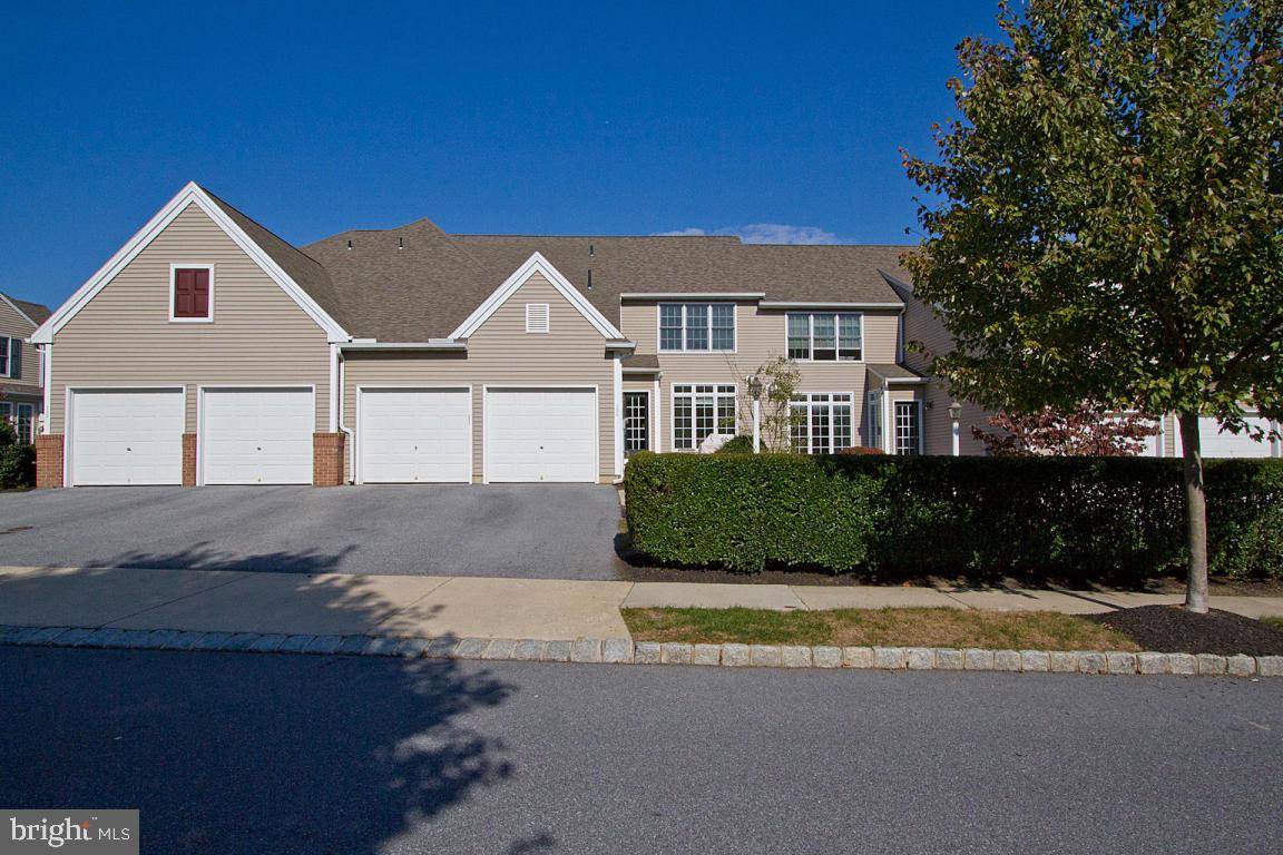 Lancaster, PA 17602,206 GREAT LAWN CIR