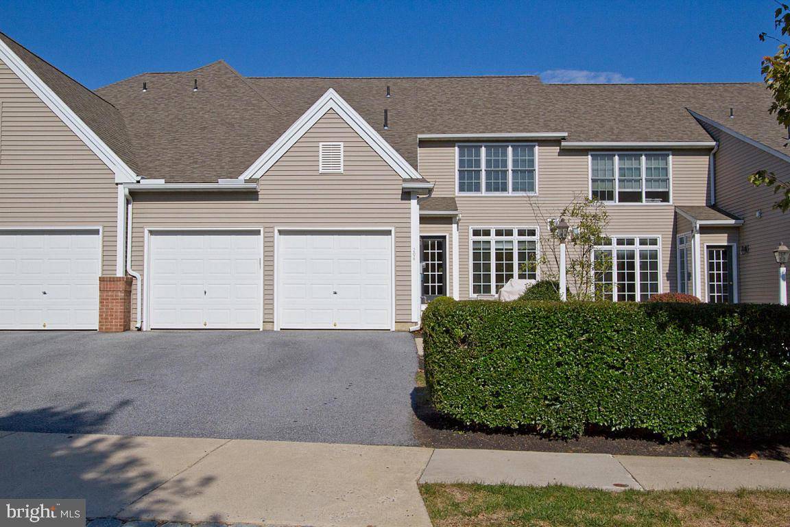 Lancaster, PA 17602,206 GREAT LAWN CIR