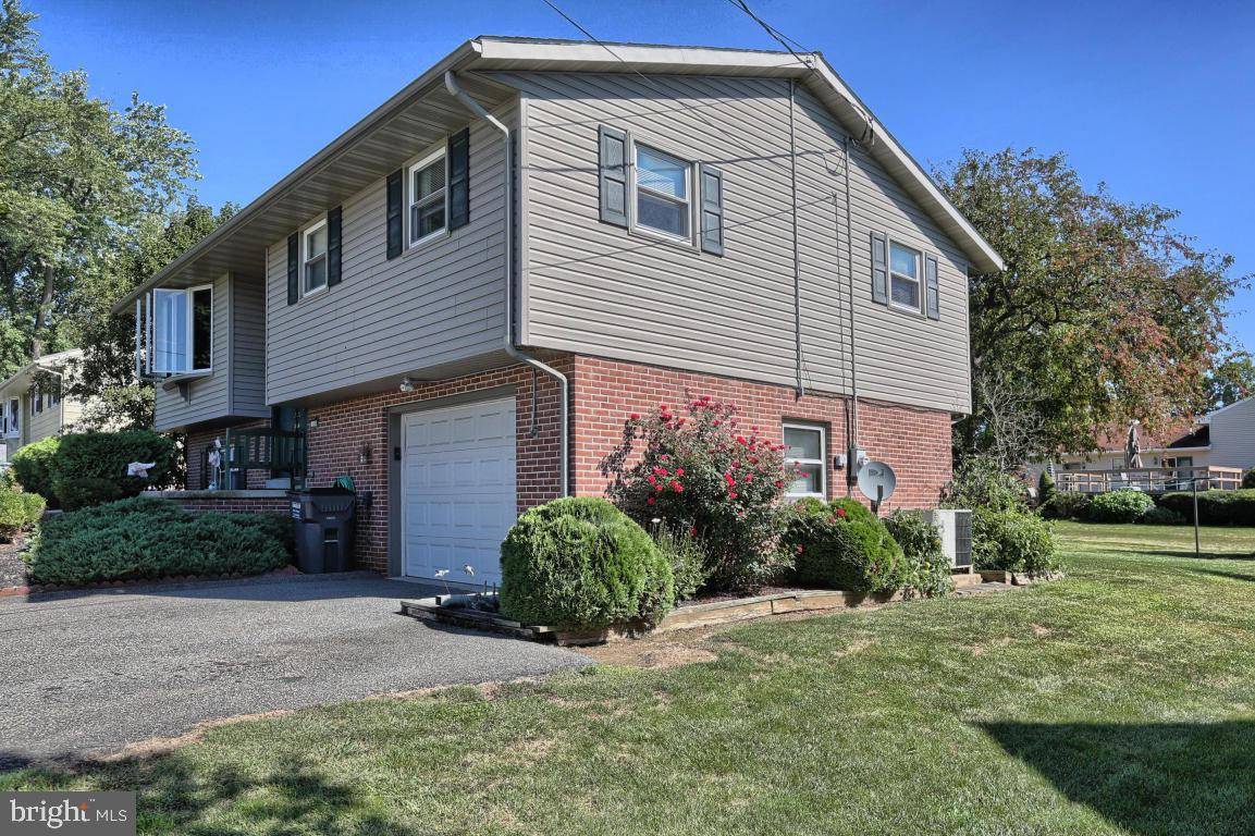 Willow Street, PA 17584,319 PLEASANT VIEW AVE