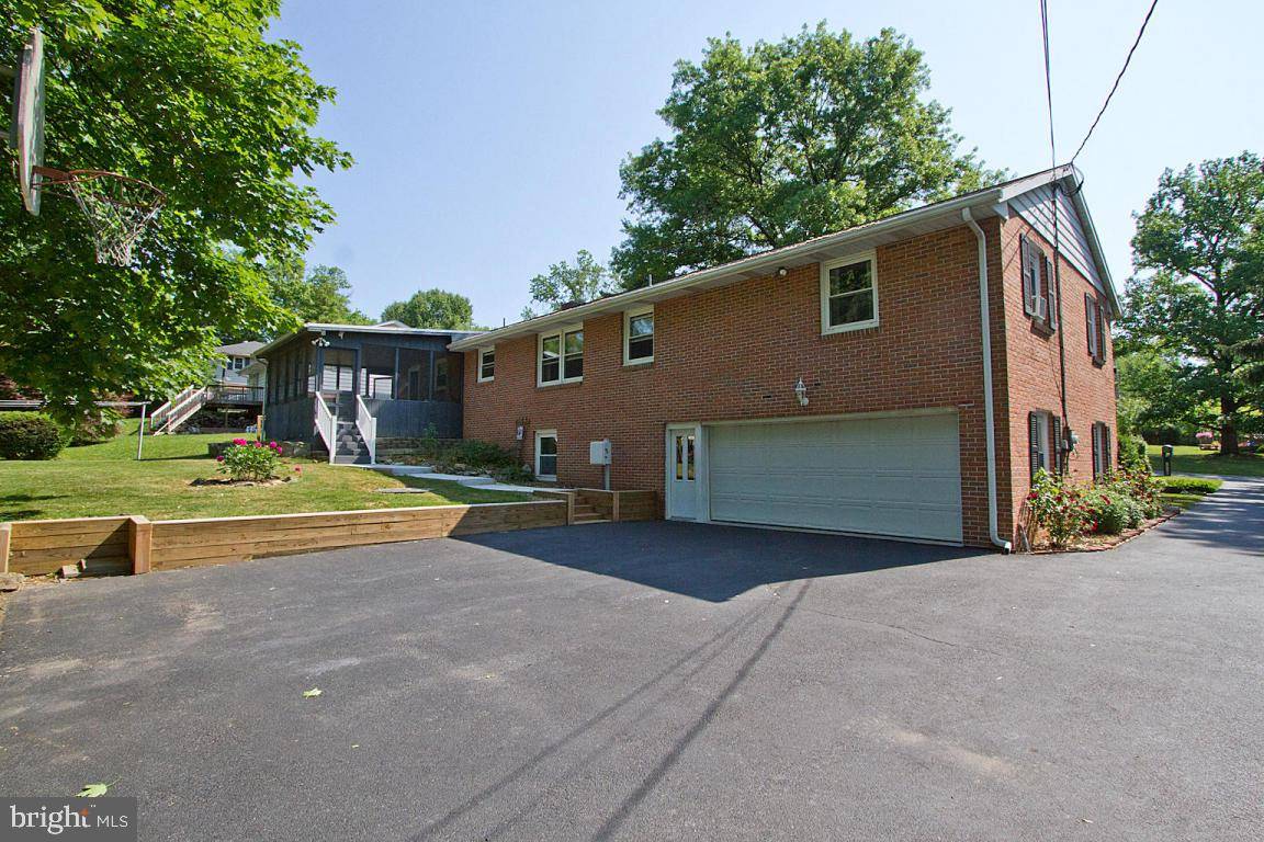 Leola, PA 17540,42 RIDGE VIEW DR