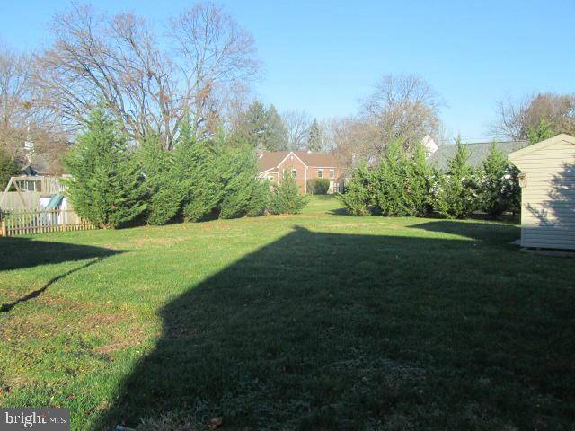 Lancaster, PA 17603,2021 HEMLOCK RD