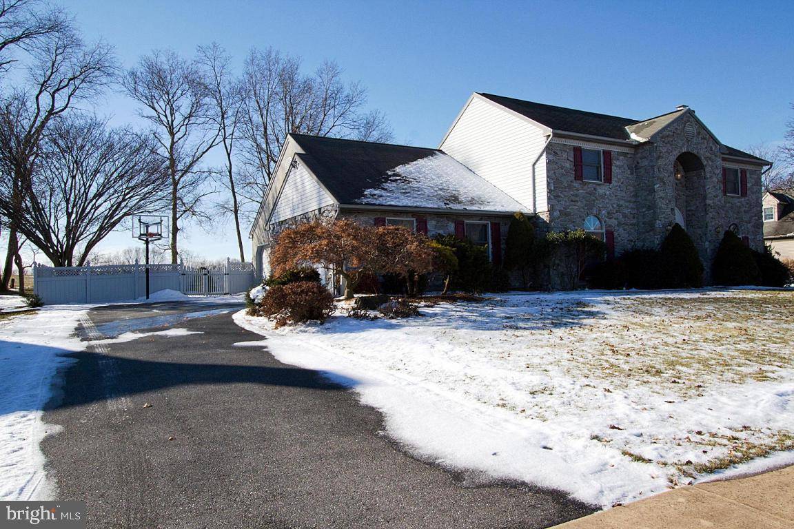 Mount Joy, PA 17552,335 LOCUST LN