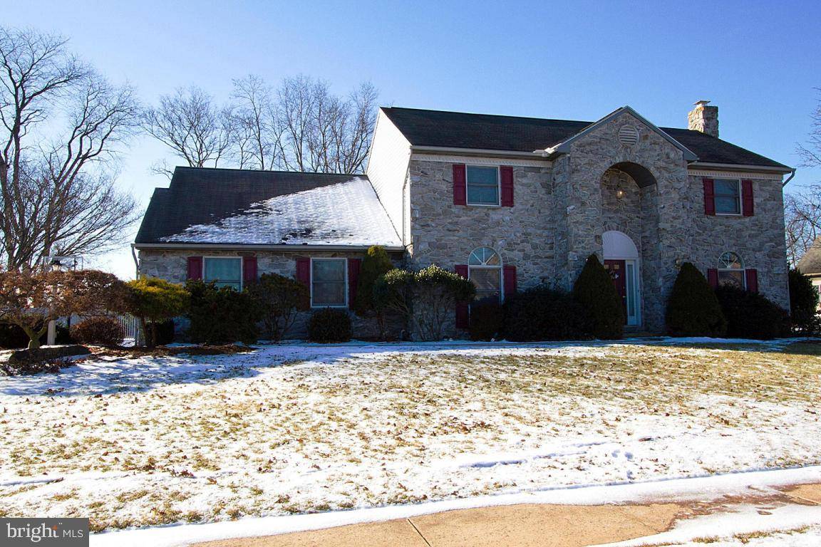 Mount Joy, PA 17552,335 LOCUST LN