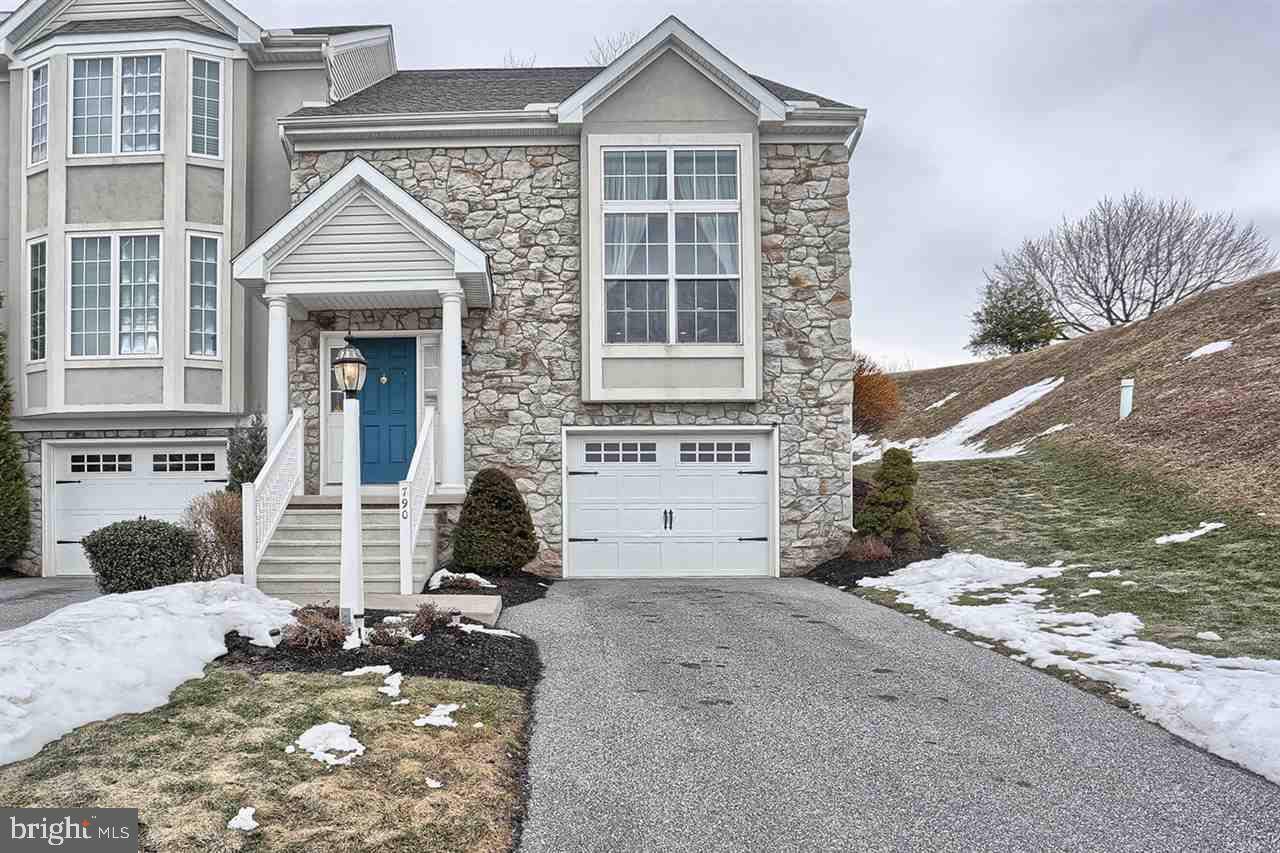 Harrisburg, PA 17111,790 OAK LEAF LN