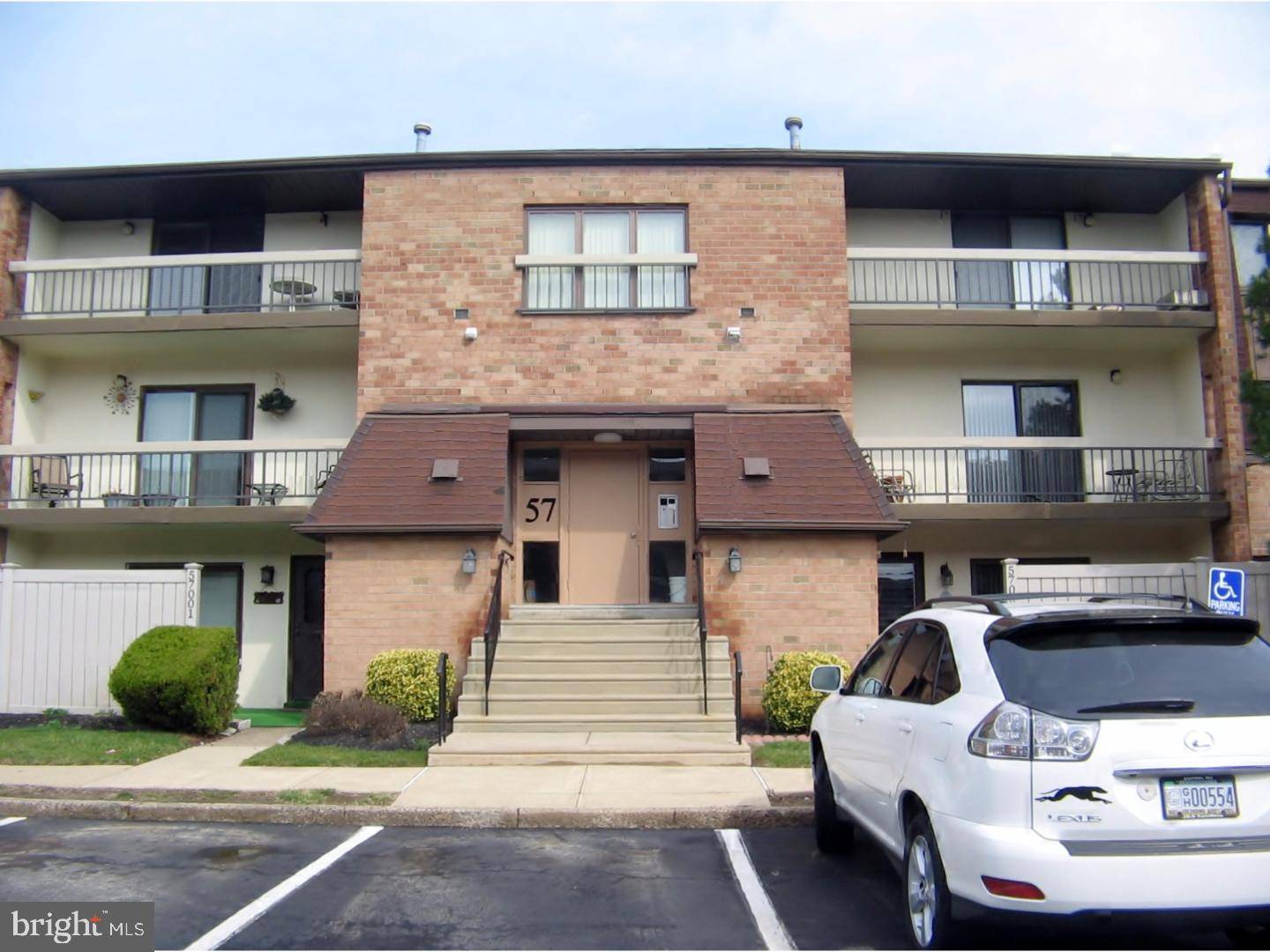 Philadelphia, PA 19114,57102 DELAIRE LANDING RD #102