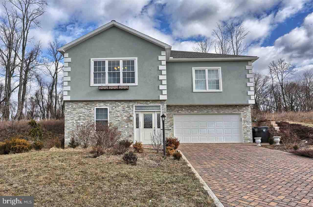 Mt Holly Springs, PA 17065,215 WHITE OAK CIR