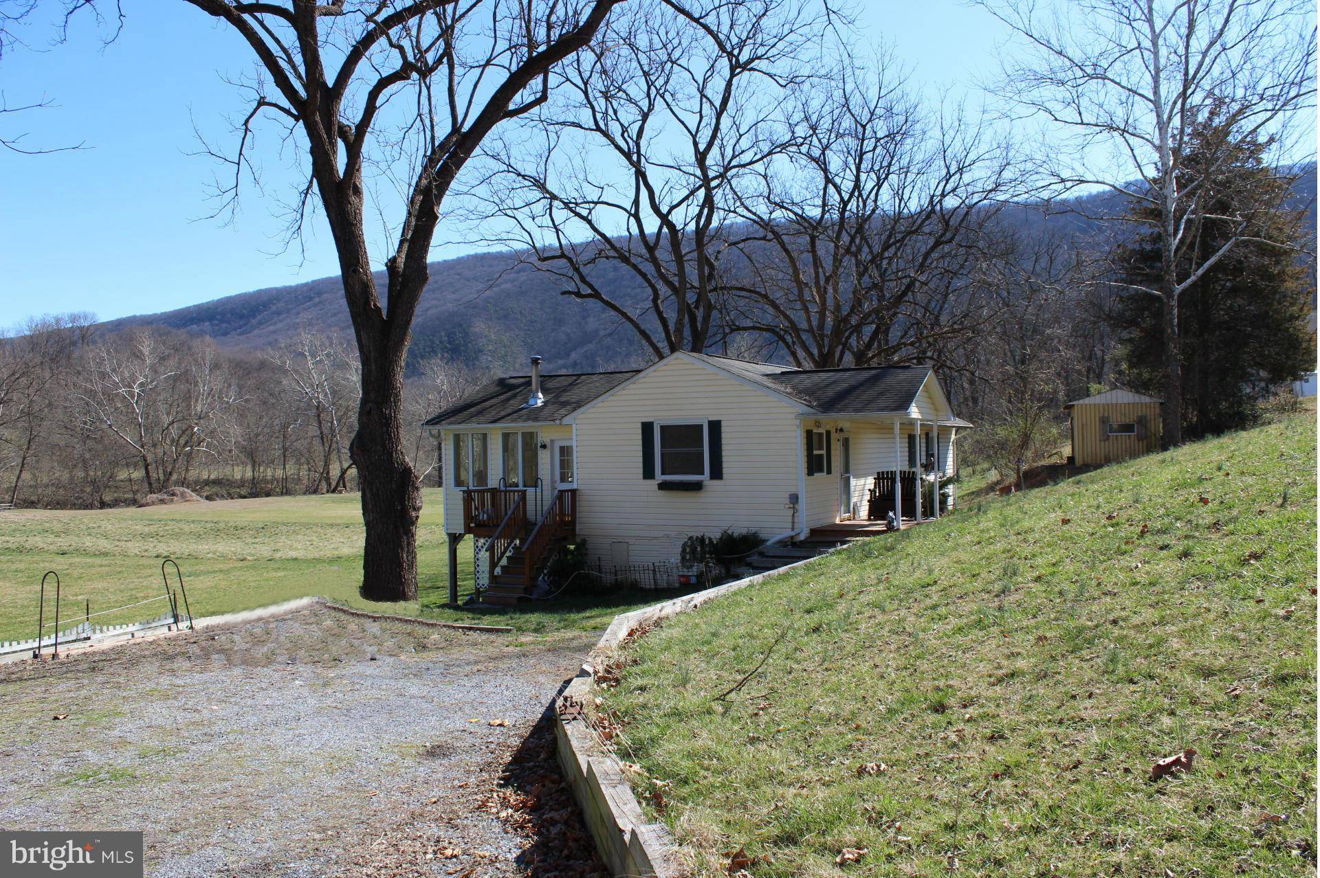 Woodstock, VA 22664,447 HICKORY LN