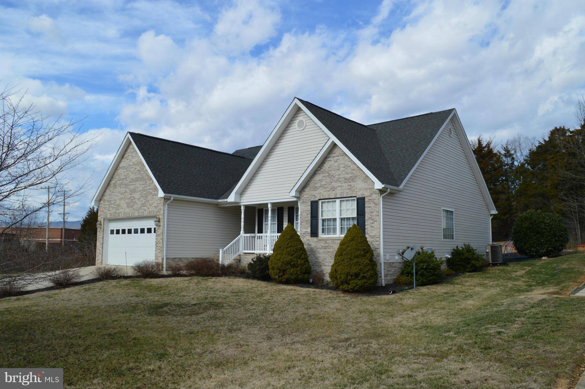 Strasburg, VA 22657,469 CRYSTAL LN