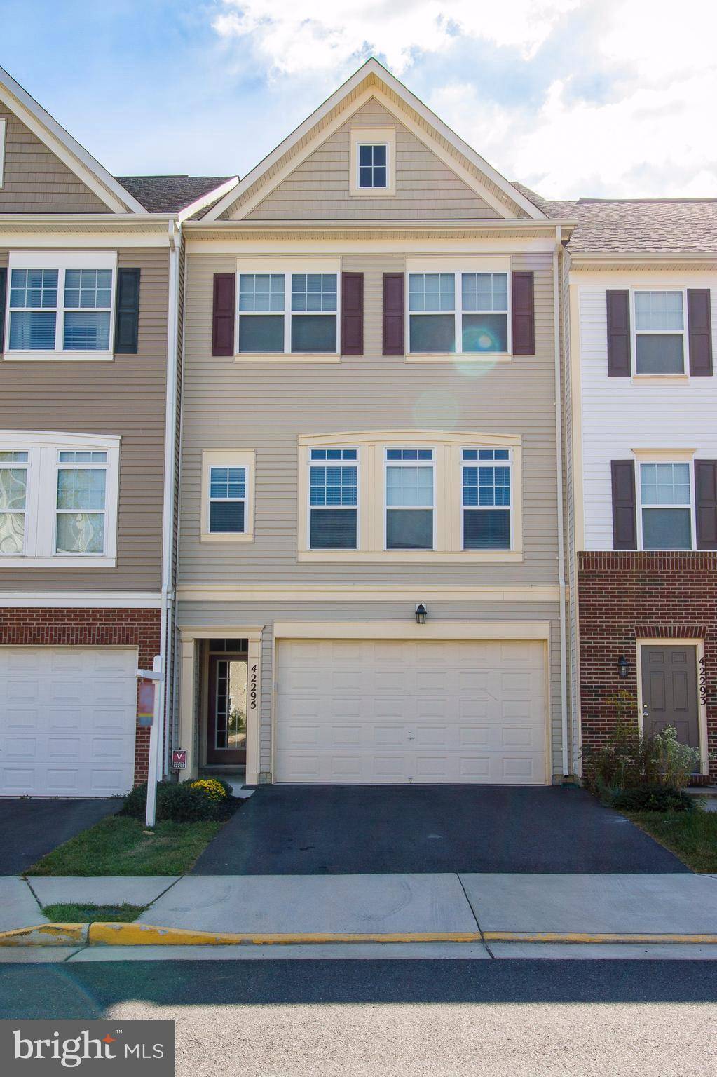 Chantilly, VA 20152,42295 DEMARCO TER